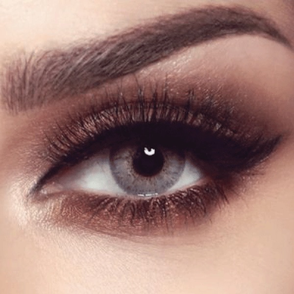 Eye Makeup Shades That Will Make Your Color Contact Lenses Pop